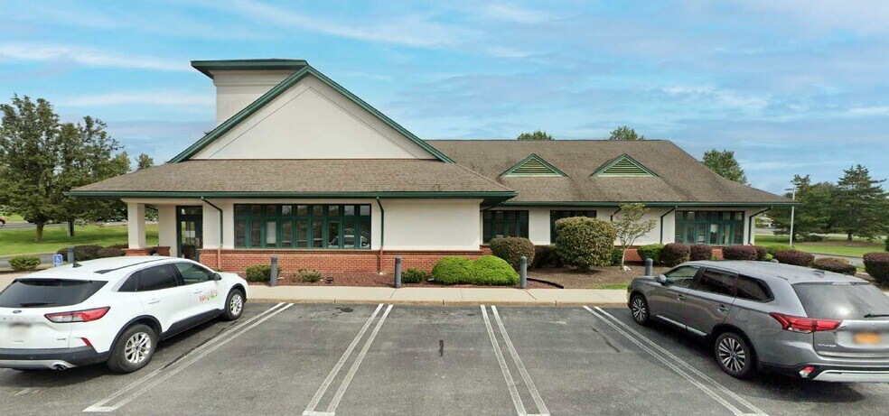 More Photos Of 33 Trust Way, Middletown Bank For Lease