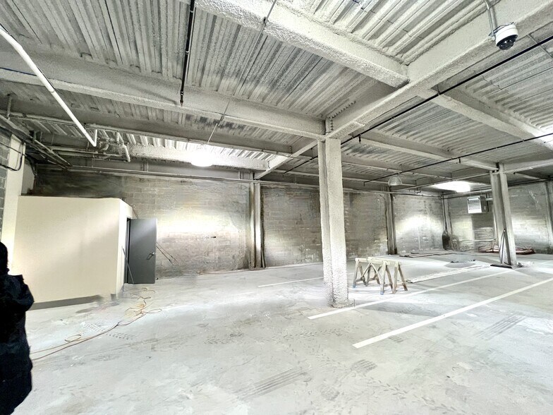 More Photos Of 1961 49th St, Long Island City Office For Lease