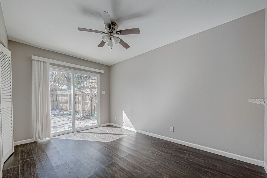 More Photos Of 7315 Housman, Houston Specialty For Lease