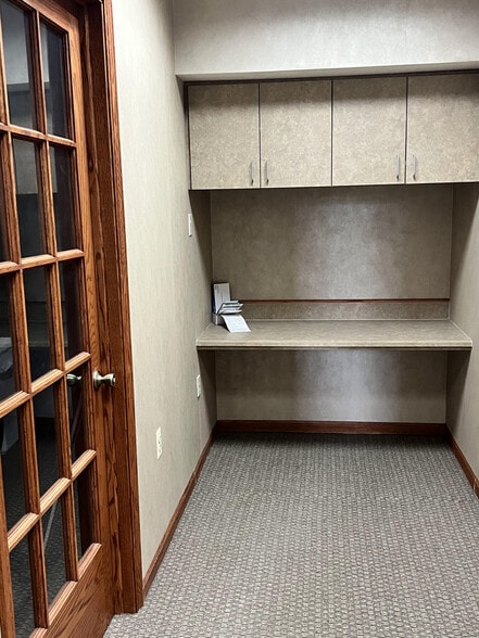 More Photos Of 27750 Middlebelt Rd, Farmington Hills Office For Lease