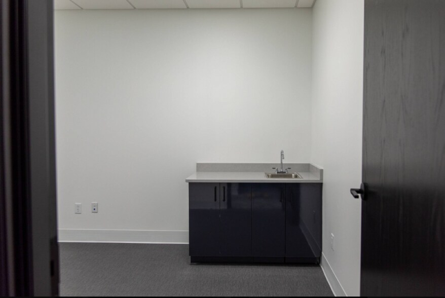 More Photos Of 11340 Blondo St, Omaha Loft Creative Space For Sale