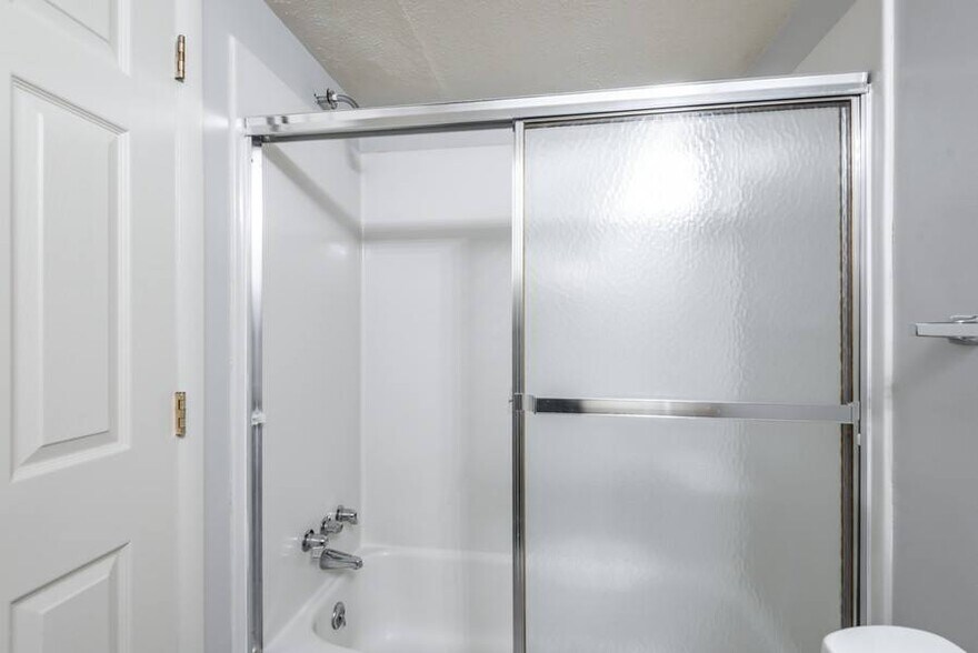 More Photos Of 2401 Arlington Blvd, Charlottesville Apartments For Sale