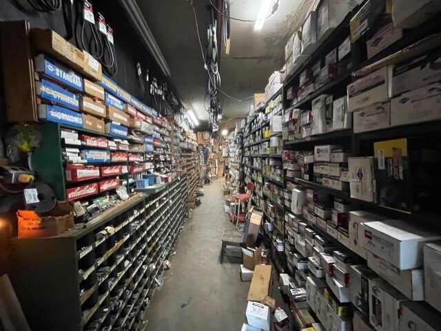 More Photos Of 1510 Pioneer Rd, Henry Auto Repair For Sale