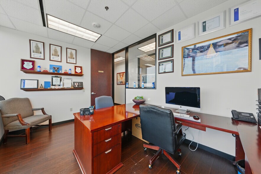 More Photos Of 9999 Bellaire Blvd, Houston Medical For Lease