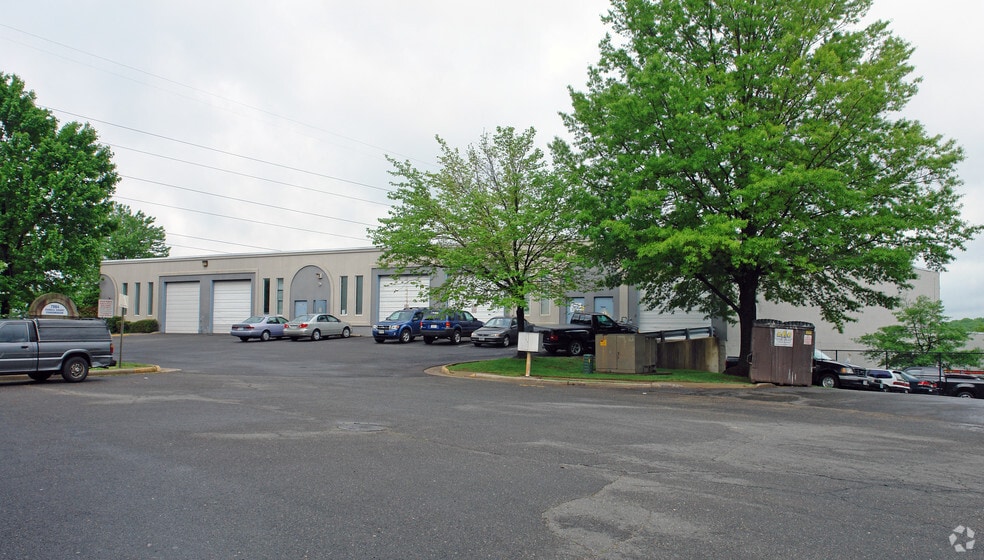 More Photos Of 7964 Conell Ct, Lorton Showroom For Lease