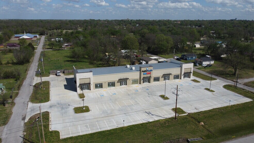 More Photos Of 900 Meriweather St, Okmulgee Freestanding For Lease