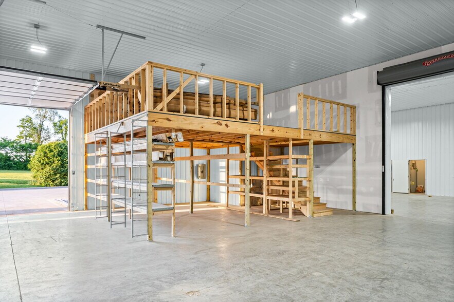 More Photos Of 1040 Smokestack Dr, Clarksville Warehouse For Lease