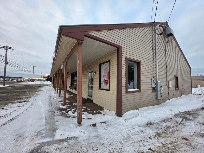 More Photos Of 300 North St, Houlton General Retail For Sale