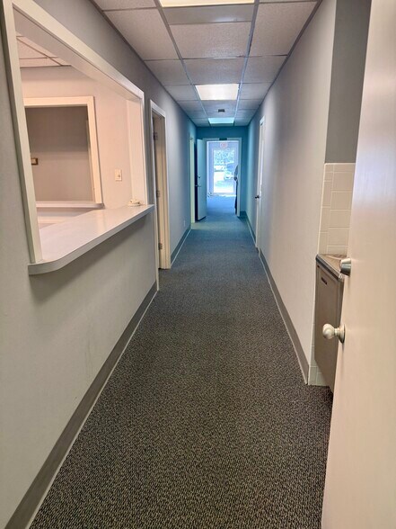 More Photos Of 170 8th St SE, Paris Office For Sale