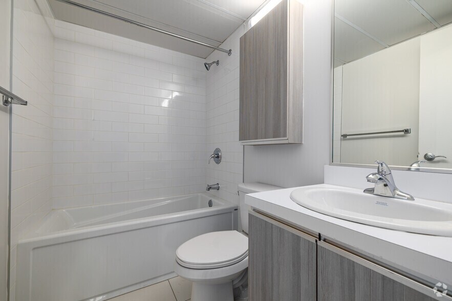 More Photos Of 2021 Av Atwater, Montréal Apartments For Lease