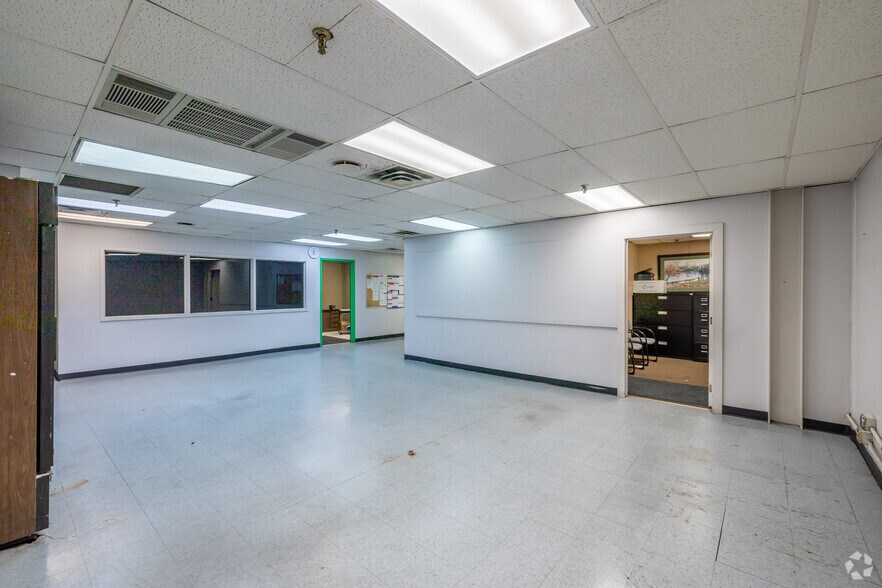 More Photos Of 1270 KY-192, London Refrigeration Cold Storage For Sale