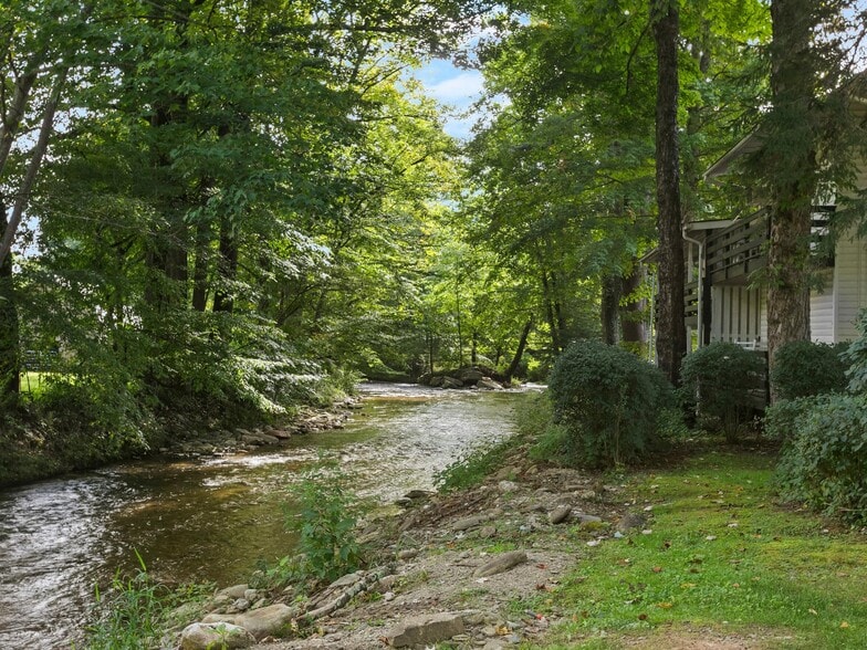 More Photos Of 2474 Soco Rd, Maggie Valley Hotel For Sale