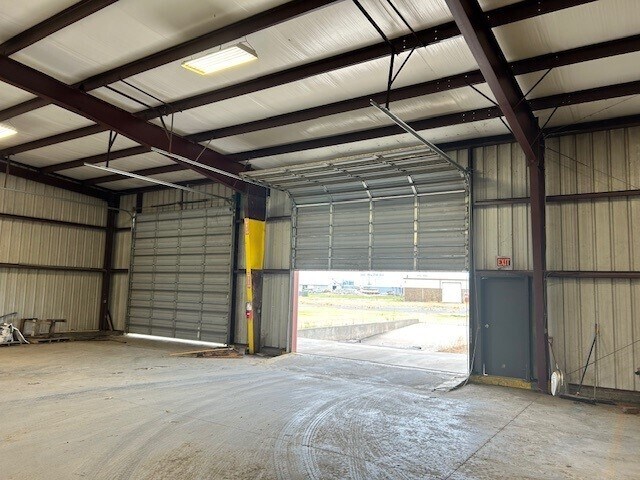 More Photos Of 208 Ricebird Ln, Stuttgart Distribution For Sale