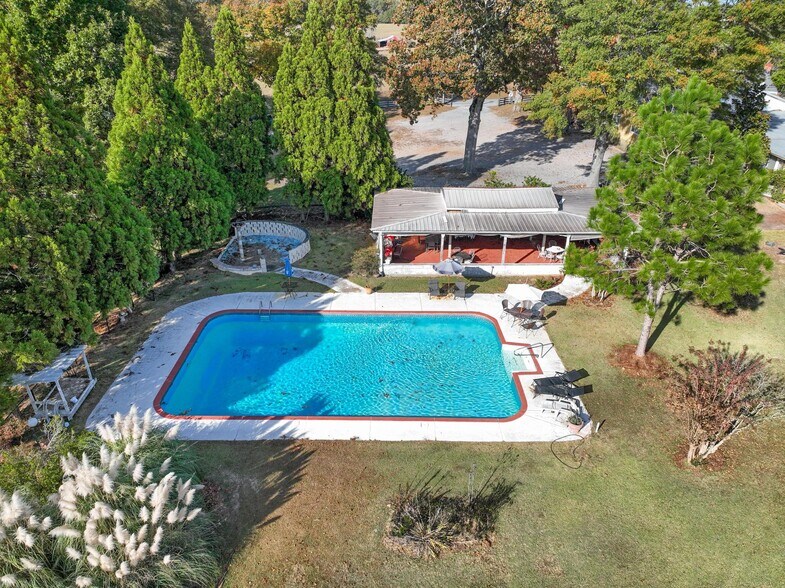 More Photos Of 607 Butts Mill Rd, Pine Mountain General Retail For Sale