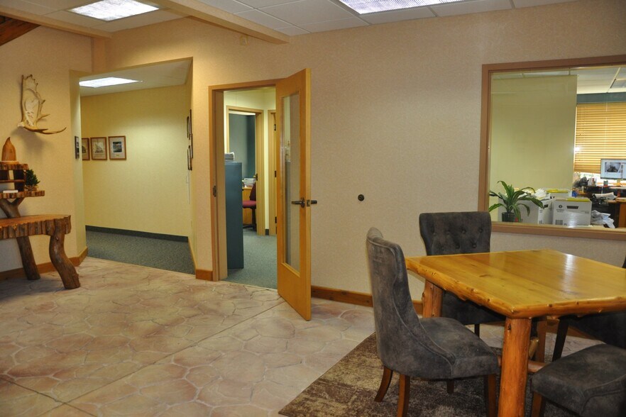 More Photos Of 669 N Medina St, Loretto Office For Lease