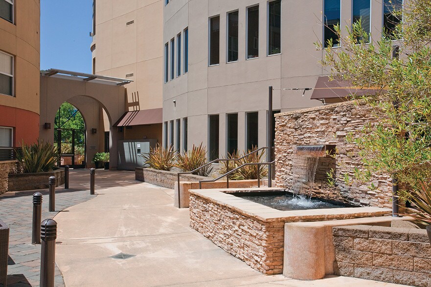 More Photos Of 992-998 4th St, San Rafael Unknown For Lease