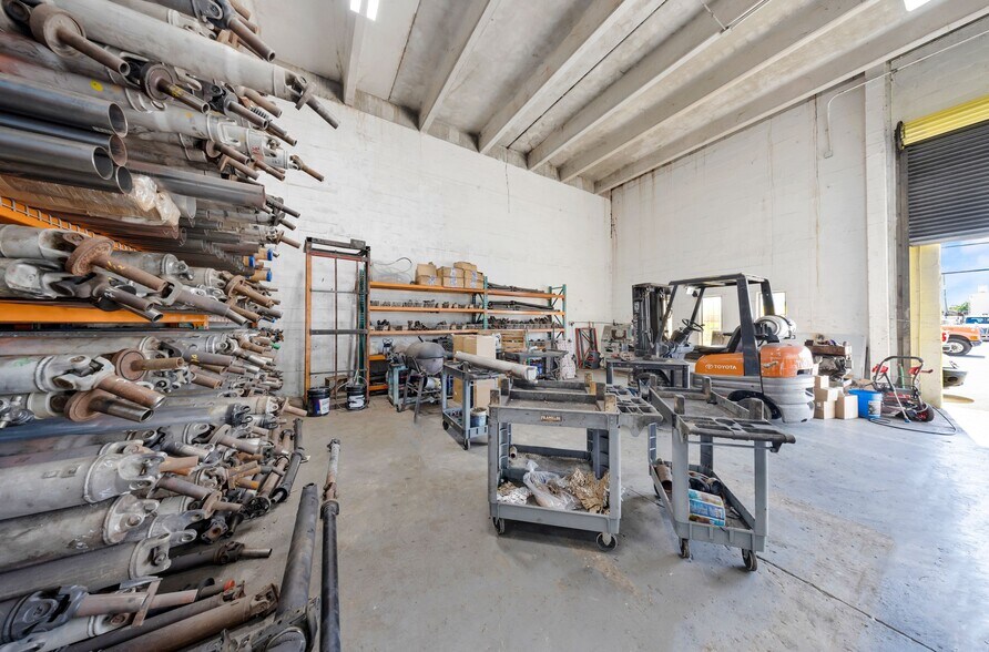 More Photos Of 8125 NW 93rd St, Miami Warehouse For Sale