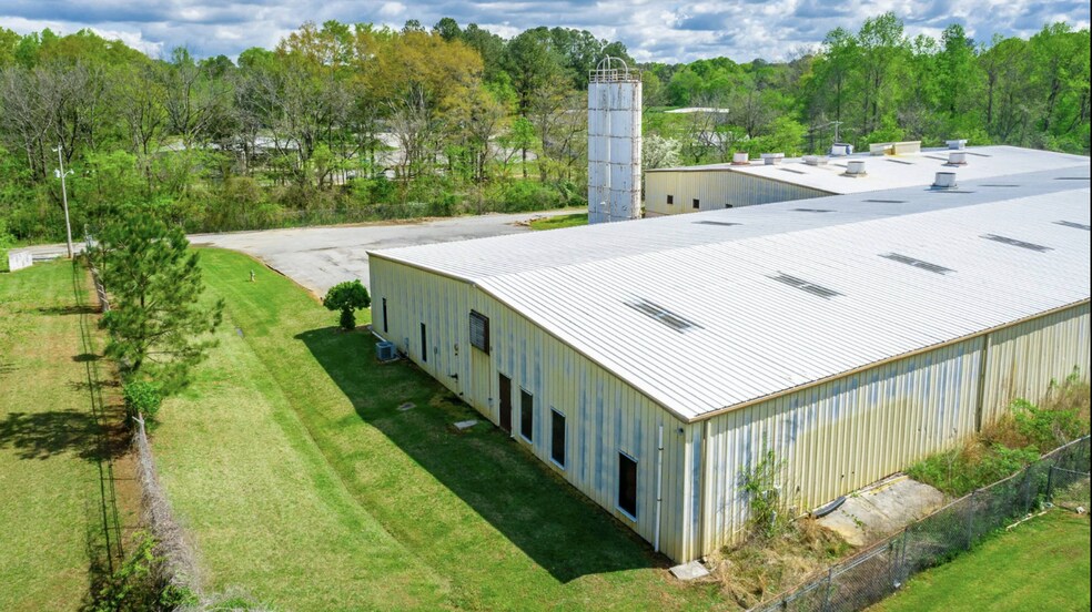 More Photos Of 1129 S Chattanooga St, LaFayette Warehouse For Sale