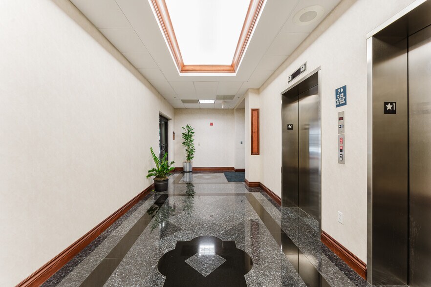 More Photos Of 101 N Federal Hwy, Boca Raton Office For Lease