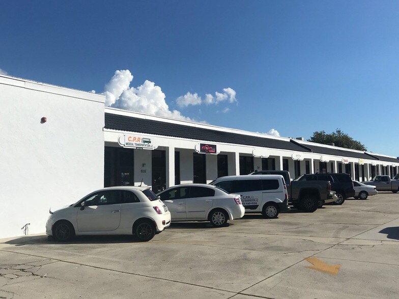 More Photos Of 6111-6121 Clark Center Ave, Sarasota Showroom For Lease
