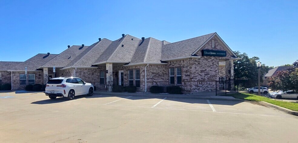 More Photos Of 1205 Bent Oaks Ct, Denton Office For Sale