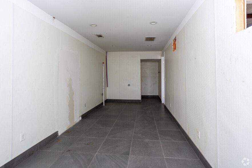 More Photos Of 1228 W Scyene Rd, Mesquite Unknown For Lease