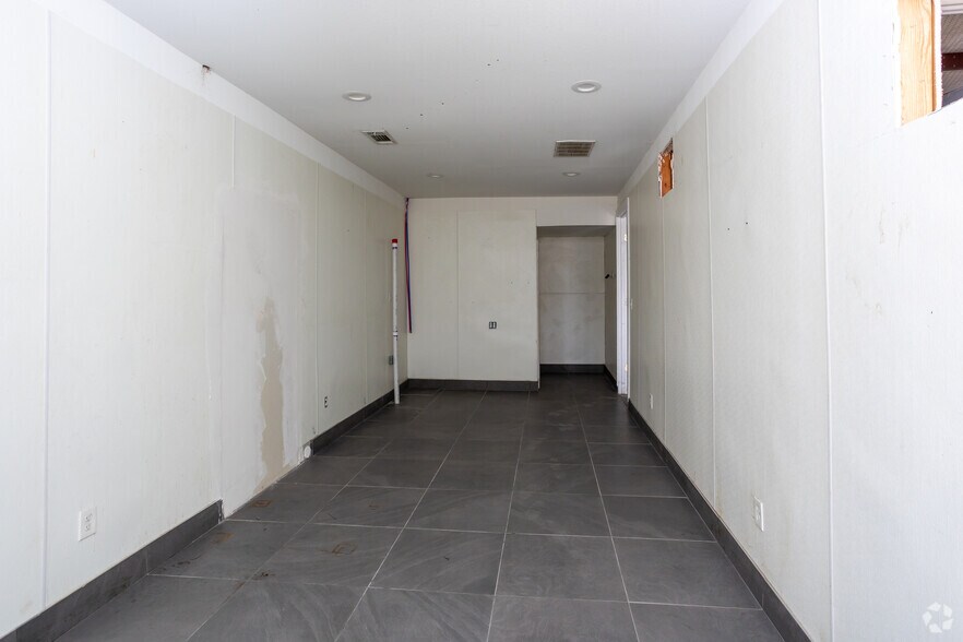 More Photos Of 1228 W Scyene Rd, Mesquite Unknown For Lease