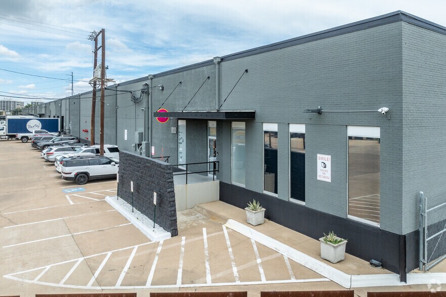 More Photos Of 1174-1188 Quaker St, Dallas Unknown For Lease