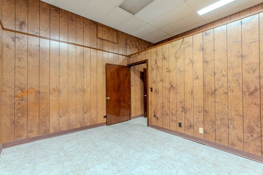 More Photos Of 126 E Main St, Adamsville Storefront For Sale
