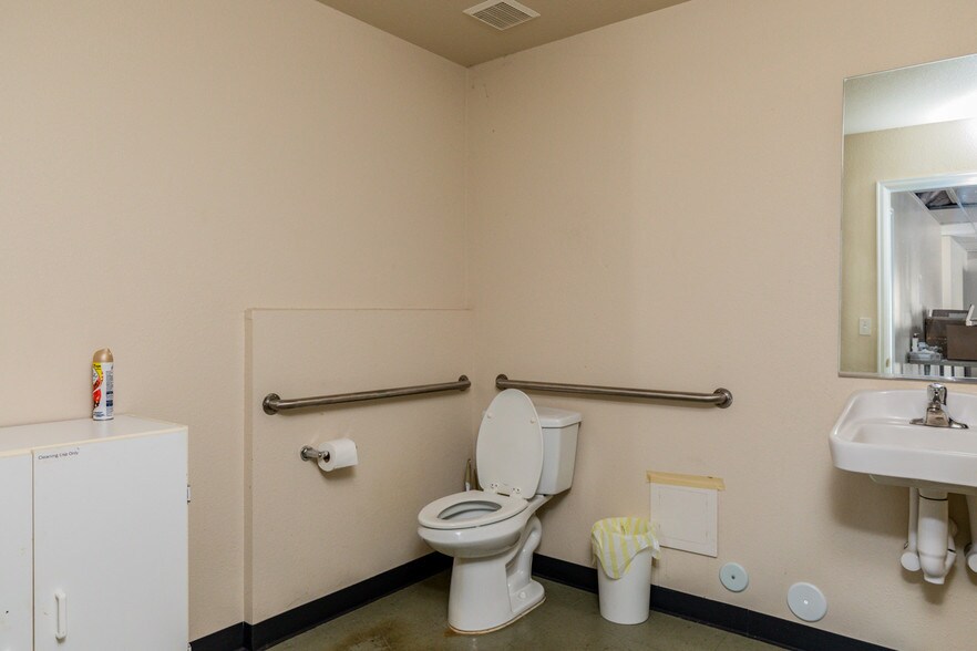 More Photos Of 43 N Silicon Dr, Pueblo Warehouse For Sale