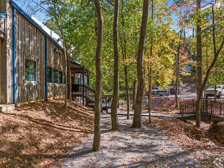 More Photos Of 2081 Columbiana Rd, Birmingham Coworking Space