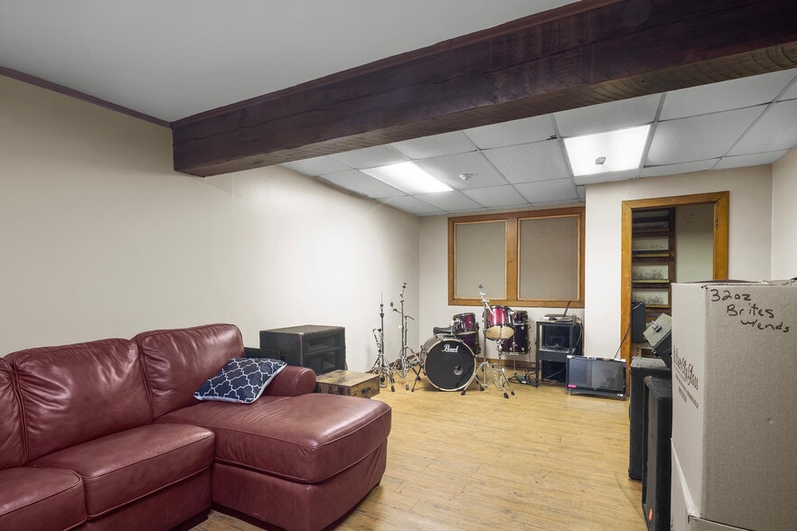 More Photos Of 124 Aquidneck Ave, Middletown Restaurant For Sale