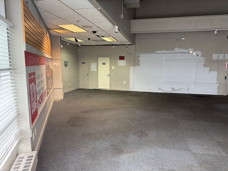 More Photos Of 45 Hanover St, Lebanon General Retail For Lease