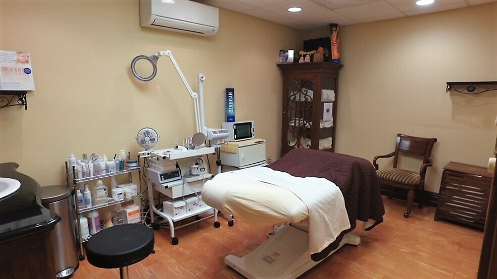 More Photos Of 130 E Hillcrest St, Orlando Medical For Sale