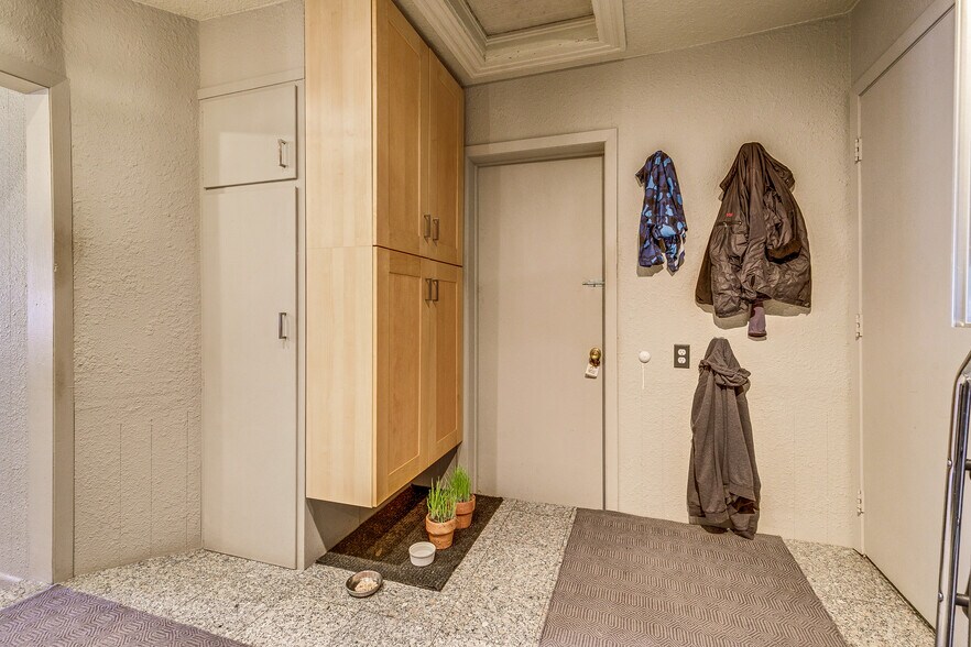 More Photos Of 3401-3405 S Lyndale Ave, Minneapolis Storefront Retail Residential For Sale