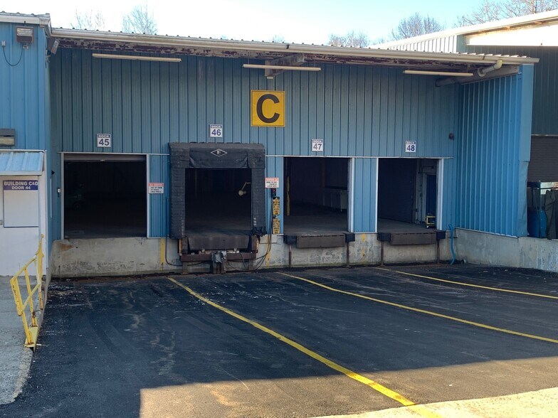 More Photos Of 1048-1050 Lower South St, Peekskill Manufacturing For Lease