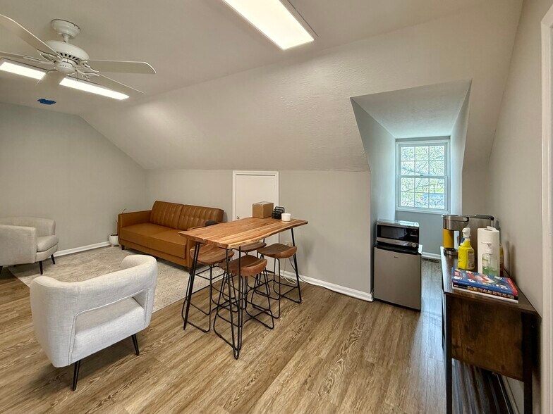 More Photos Of 512 E Washington St, Chagrin Falls Office For Lease