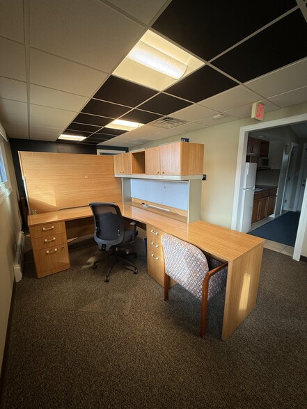 More Photos Of 870 Summit Ave, Oconomowoc Office For Sale