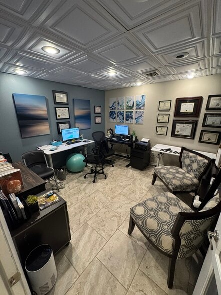 More Photos Of 800 W Martin Luther King Blvd, Tampa Office For Sale