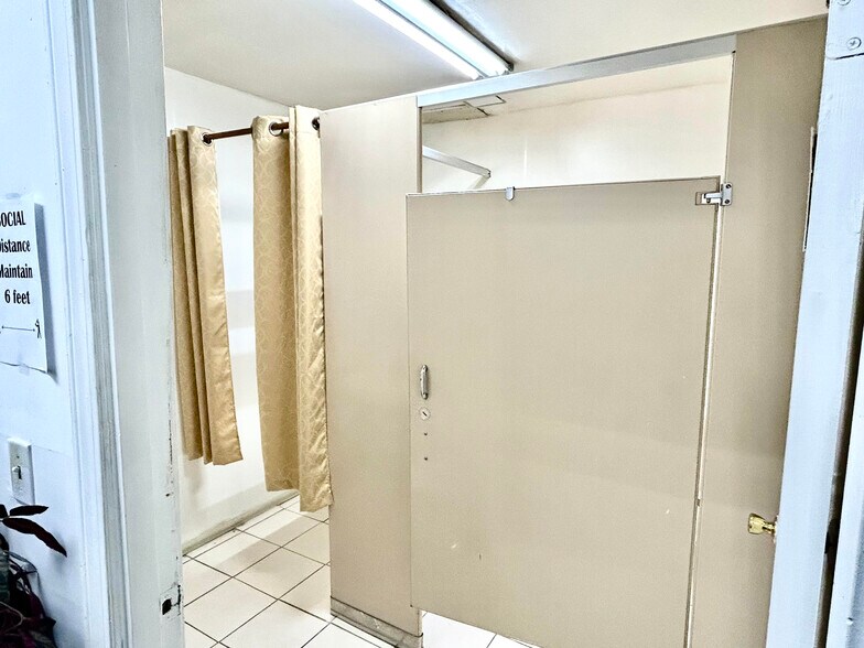 More Photos Of 10616 Avalon Blvd, Los Angeles Loft Creative Space For Sale