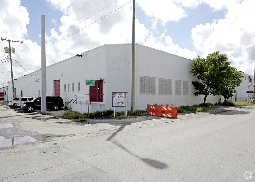 Primary Photo Of 3690 NW 52nd St, Miami Warehouse For Lease