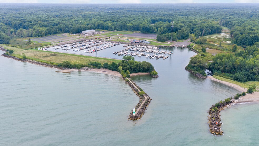 More Photos Of 5196 Lake Rd E, Geneva Hotel For Sale