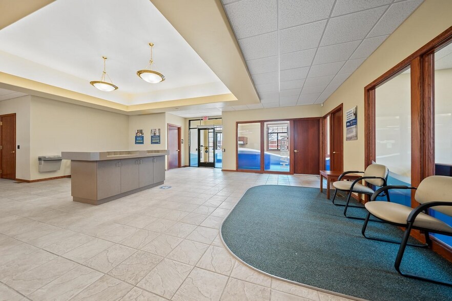 More Photos Of 2521 Steffens Ct, Green Bay Bank For Sale