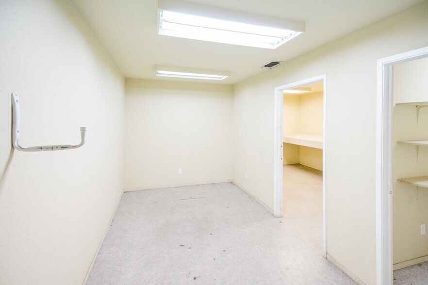 More Photos Of 845 S Topeka Ave, Fresno Manufacturing For Sale