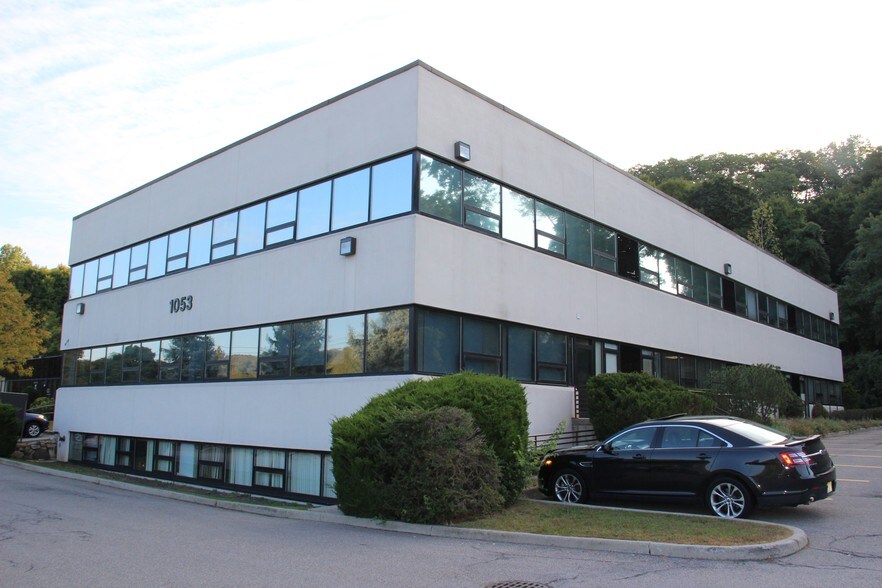 More Photos Of 1053-1055 Saw Mill River Rd, Ardsley Medical For Lease