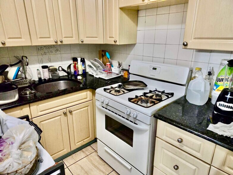 More Photos Of 9115 188th St, Hollis Flex For Sale