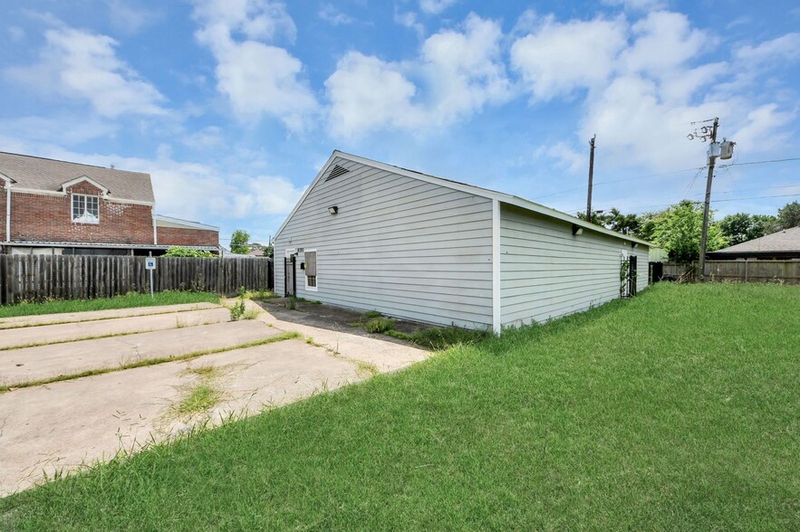 More Photos Of 8346 Howard Dr, Houston Loft Creative Space For Sale