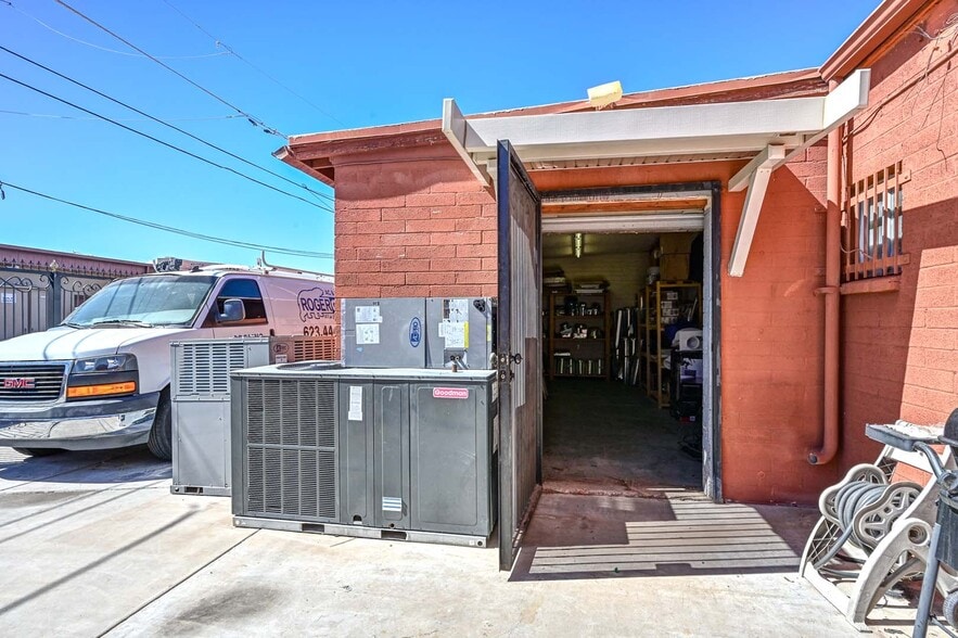 More Photos Of 11123-11127 W Nevada Ave, Youngtown Office For Sale