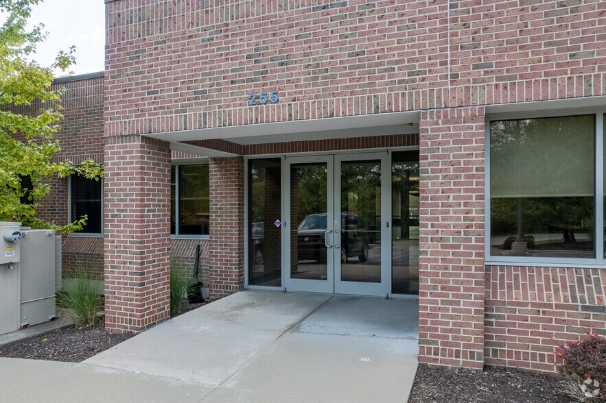 More Photos Of 255 NW Blue Pky, Lee's Summit Office For Lease