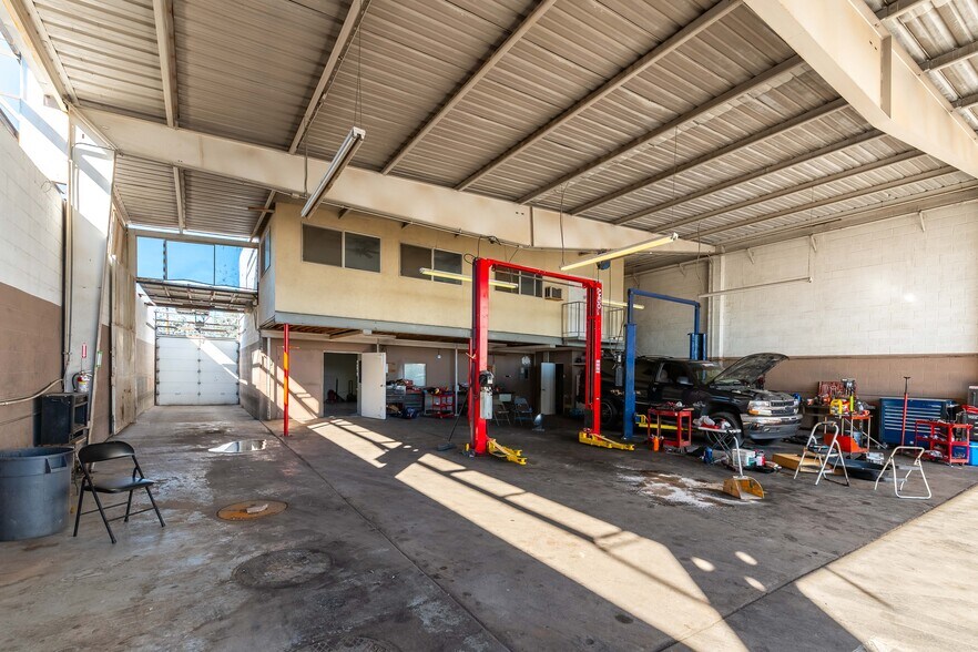 More Photos Of 2272 Crestline Loop, North Las Vegas Auto Repair For Sale